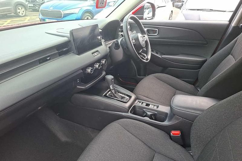 Used Honda HR-V Elegance 131 HP (96 kW) 2025 Red SUV