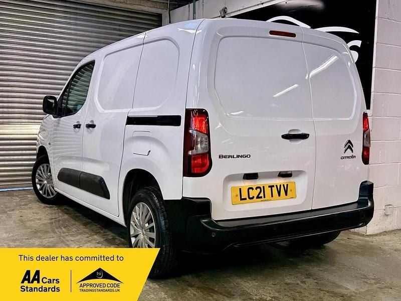 Used Citroën Berlingo 76 HP (55 kW) 2021 White MPV