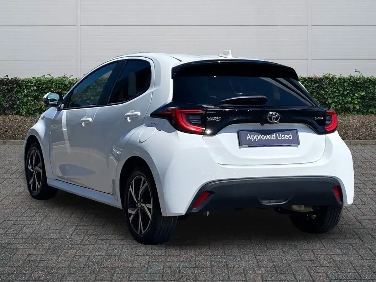Used Toyota Yaris Design 2025 White Hatchback