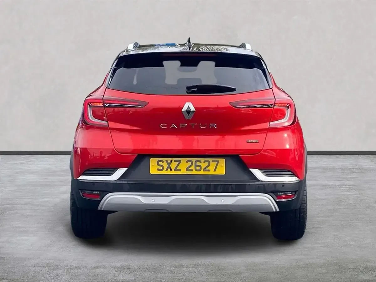 Used Renault Captur Techno 143 HP (105 kW) 2023 Red/black SUV