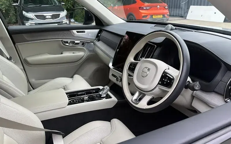 Used Volvo XC90 Ultra 250 HP (183 kW) 2025 Grey SUV