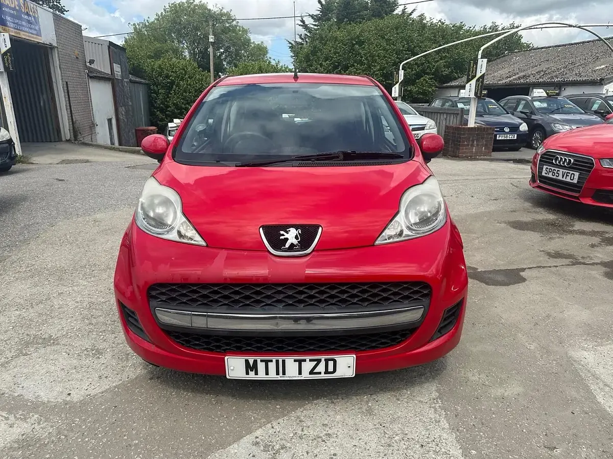 Used Peugeot 107 68 HP (50 kW) 2011 Red Hatchback