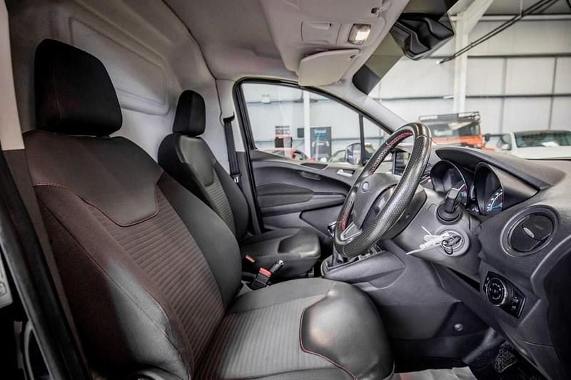 Second-hand Ford Transit Sport 100 CP (73 kW) 2019 Negru Van
