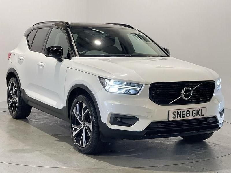 White Used 2018 Volvo XC40 R-Design SUV | £18,999 (Fair price) - Image 1/4