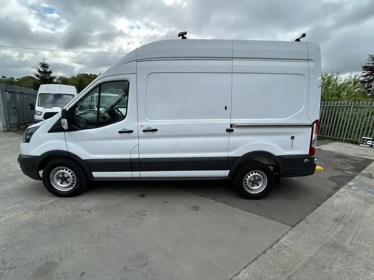 Usado Ford Transit 130 HP (95 kW) 2019 Branco Van