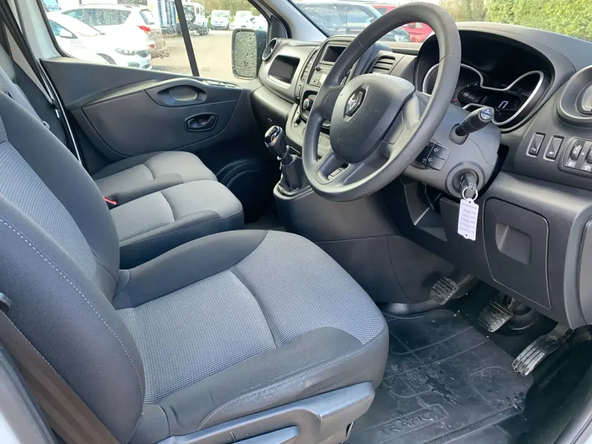 Second-hand Renault Trafic Business 120 CP (88 kW) 2019 Alb Monovolum