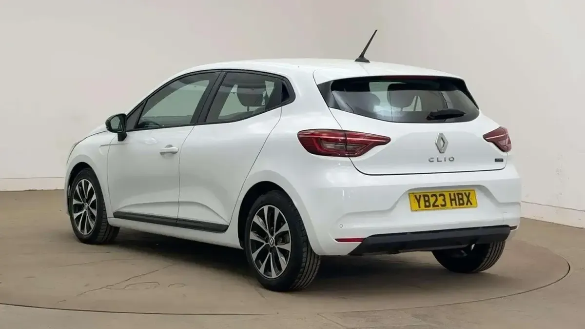Used Renault Clio Evolution 2023 White Hatchback