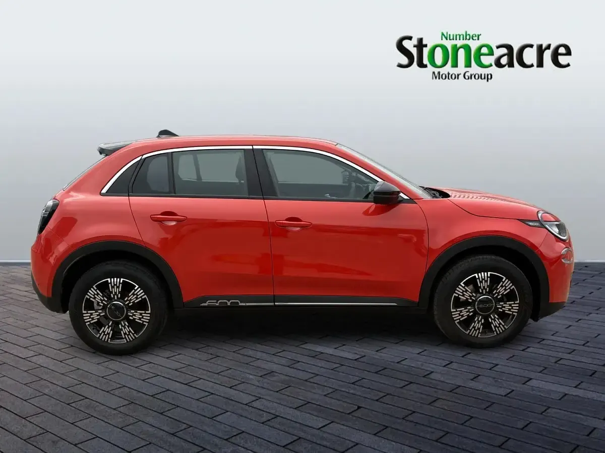 Used Fiat 600 100 HP (73 kW) 2025 Orange SUV