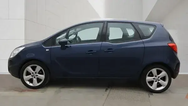 Used Vauxhall Meriva 2014 Blue MPV
