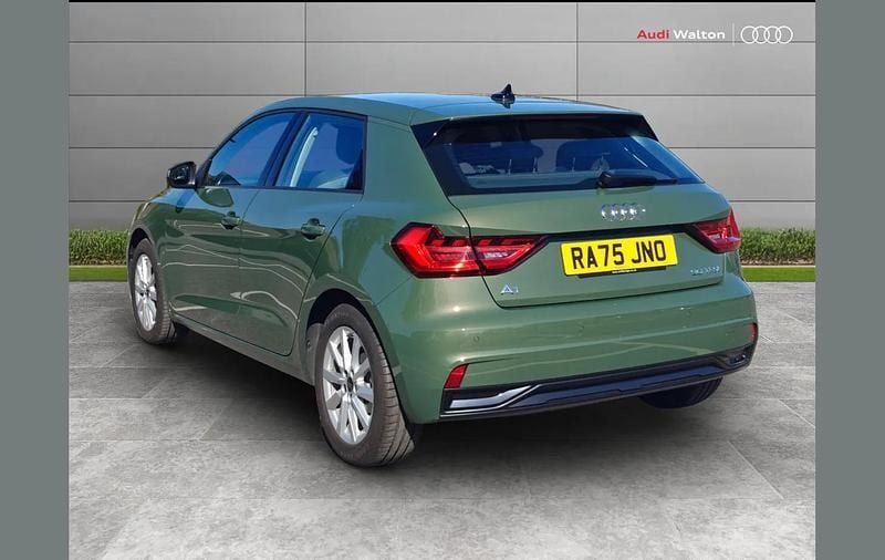 Usado Audi A1 Sport 113 HP (83 kW) 2026 Verde SUV