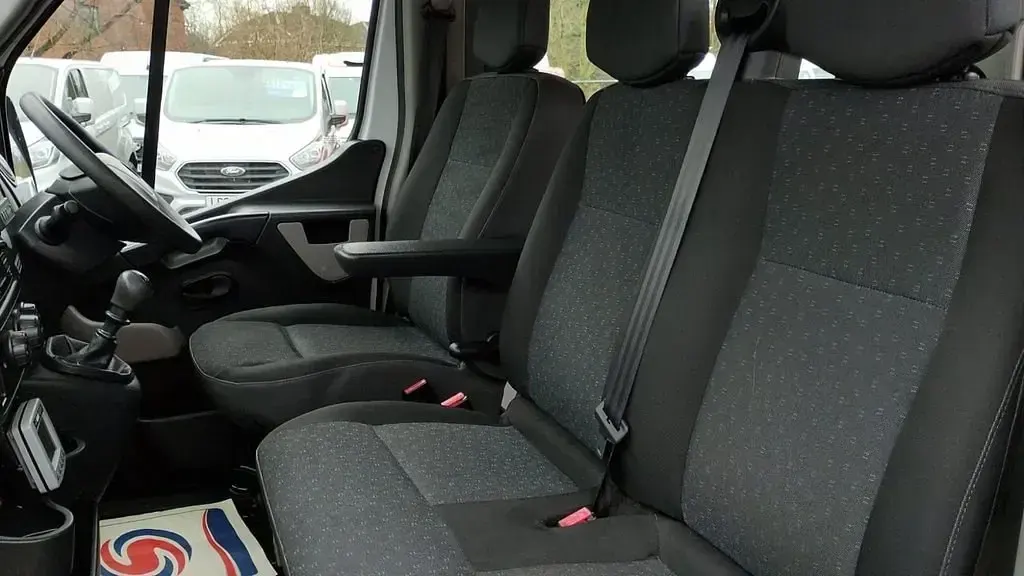 Second-hand Vauxhall Movano 130 CP (95 kW) 2019 Alb Monovolum