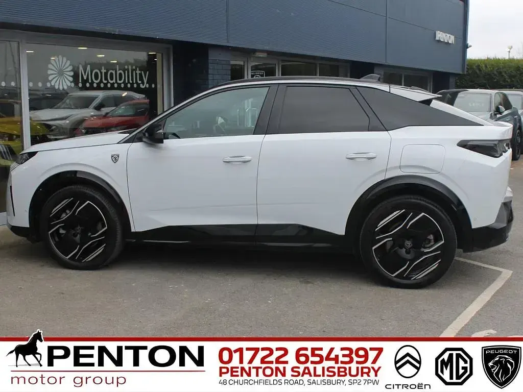 Used Peugeot e-3008 GT 157 kW (214 HP) 2024 White SUV