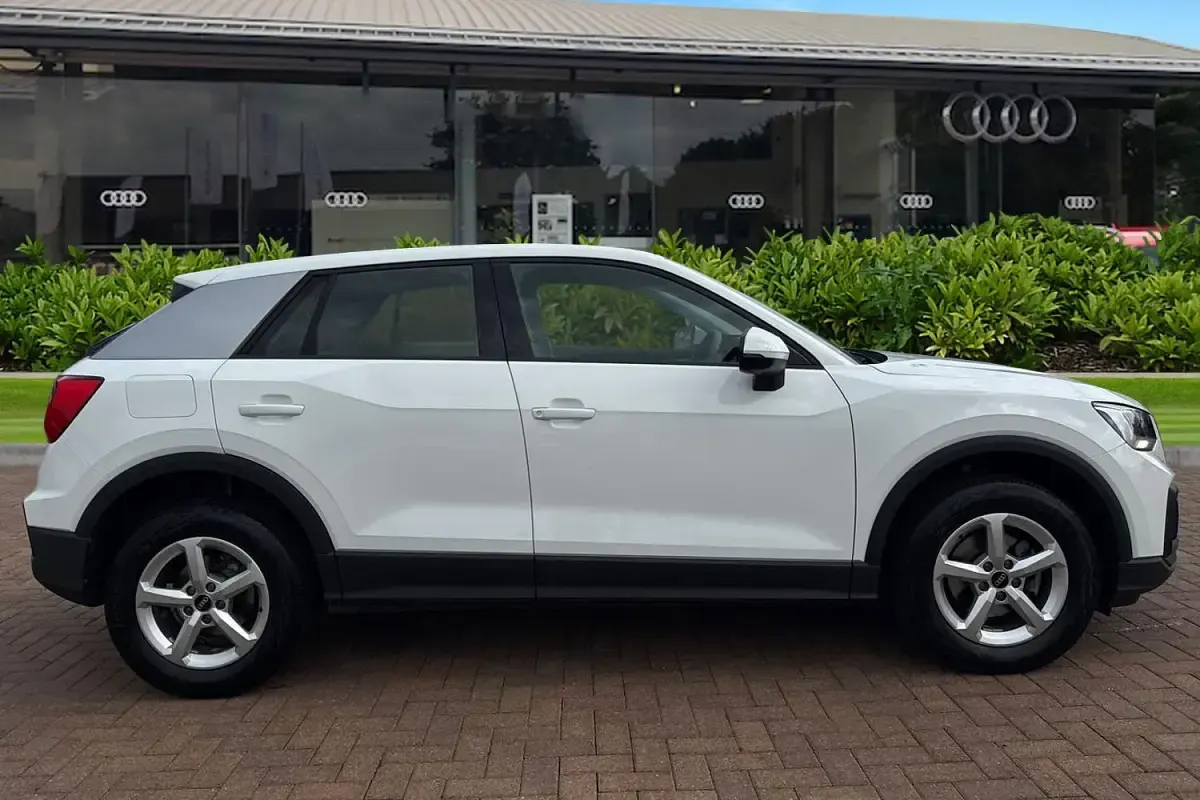Used Audi Q2 Advanced 110 HP (80 kW) 2023 White SUV