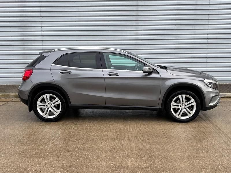 Used Mercedes GLA200 Executive 136 HP (100 kW) 2015 Grey SUV
