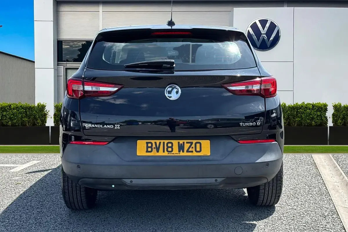 Used Vauxhall Grandland X S 120 HP (88 kW) 2018 Black SUV