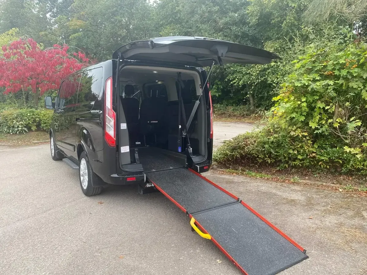 Used Ford Tourneo Titanium 130 HP (95 kW) 2019 Black MPV