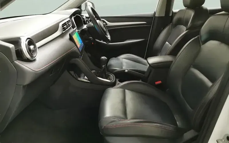 Käytetty MG ZS Exclusive 106 HP (77 kW) 2024 Katumaasturi
