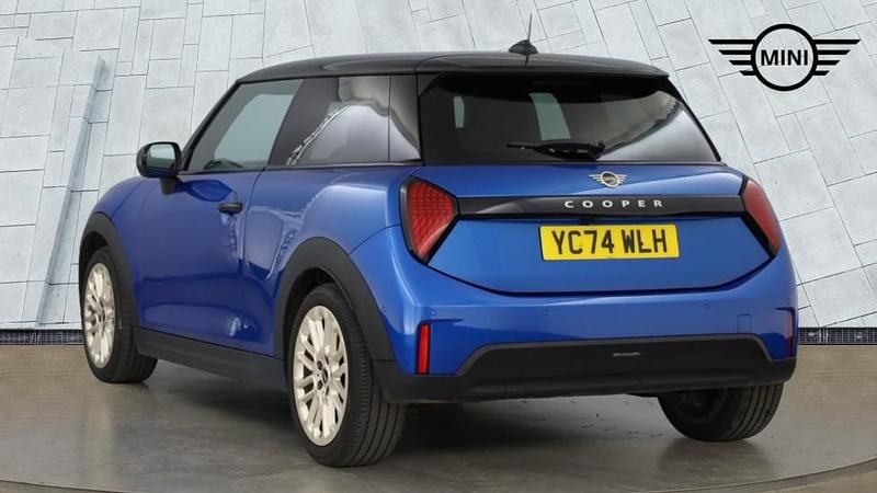 Używany Mini Cooper Hatch 154 KM (113 kW) 2024 Niebieski Hatchback