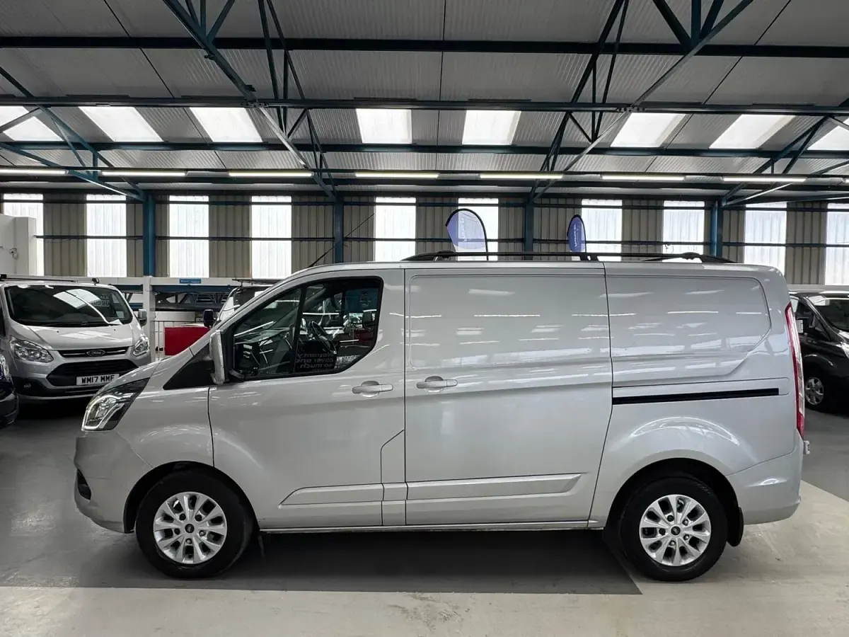 Used Ford Transit Custom Limited 130 HP (95 kW) 2019 Silver Van