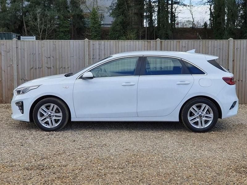 Used Kia Ceed 114 HP (83 kW) 2018 White Hatchback