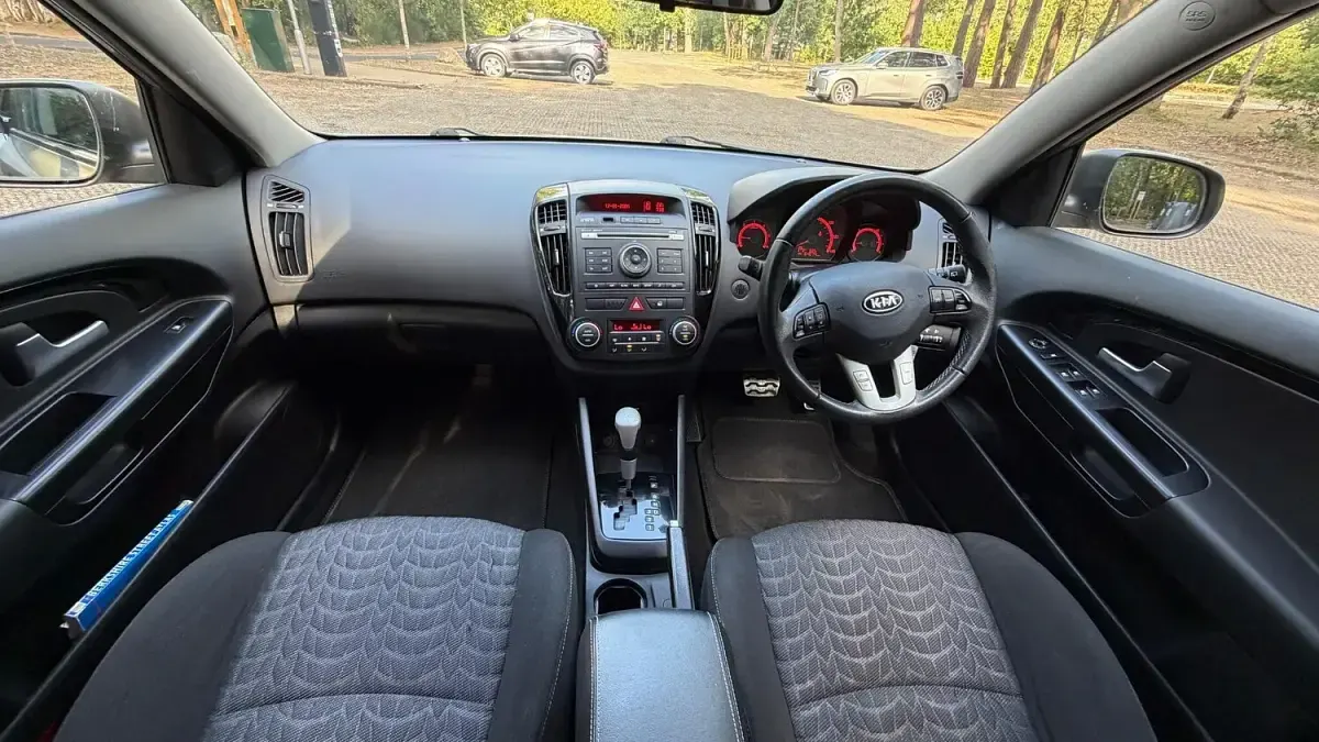 Used Kia Ceed 2010 Silver Hatchback