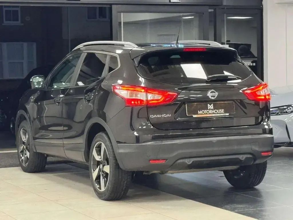 Used Nissan Qashqai N-Vision 130 HP (95 kW) 2017 Black SUV