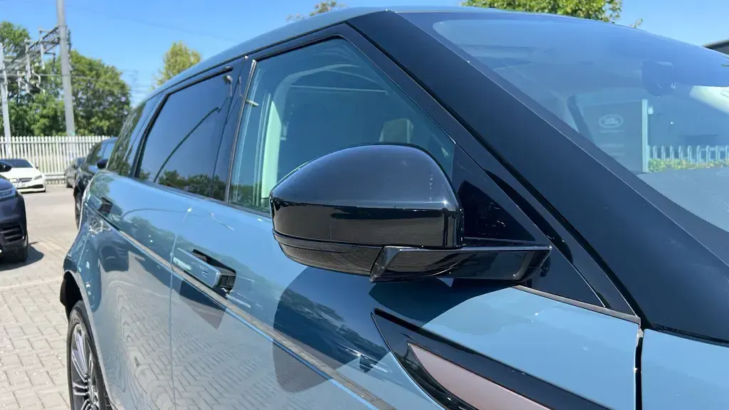 Used Land Rover Range Rover evoque HSE Dynamic 204 HP (150 kW) 2024 Metallic  tribeca blue SUV