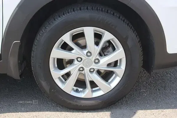 Used Hyundai Tucson SE 115 HP (84 kW) 2019 White SUV