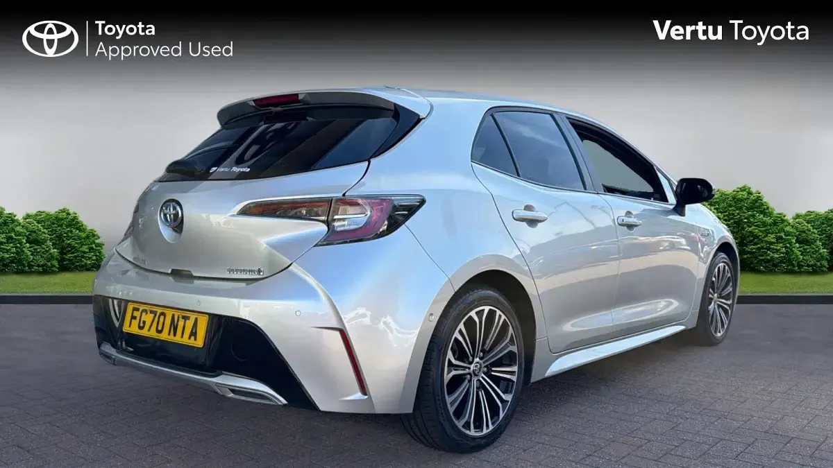 Used Toyota Corolla Design 184 HP (135 kW) 2020 Sterling silver (pearlescent paint) Hatchback