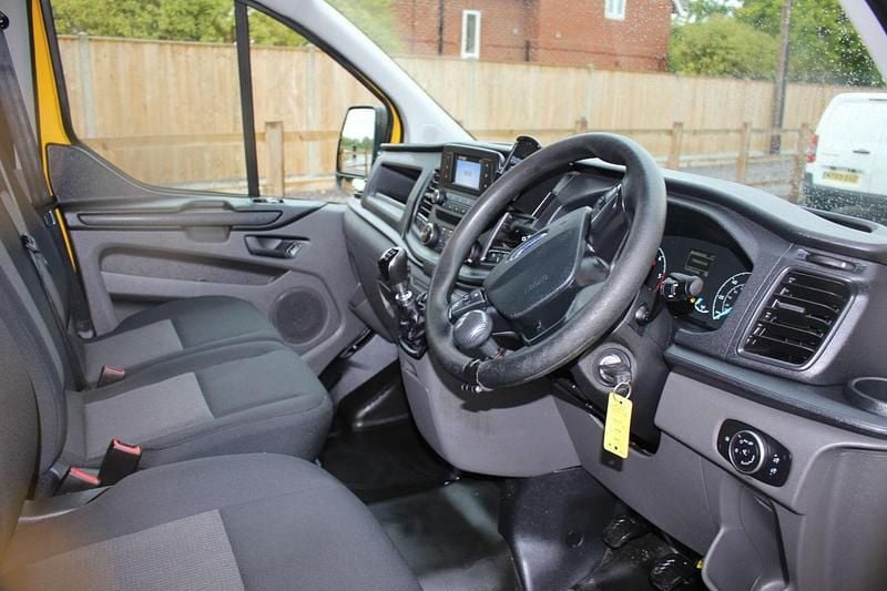 Usado Ford Transit Custom S 130 HP (95 kW) 2021 Amarelo Van