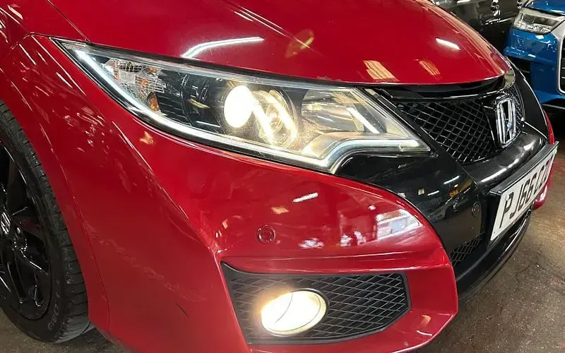 Begagnad Honda Civic Sport 120 HK (88 kW) 2016 Röd Halvkombi