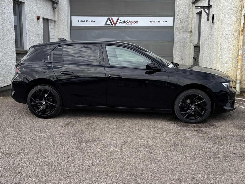 Used Vauxhall Astra GS Line 128 HP (94 kW) 2022 Black Hatchback