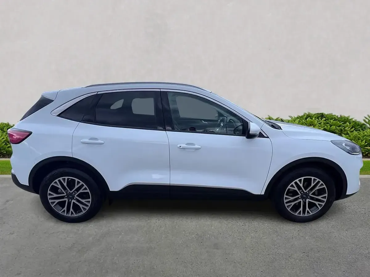Used Ford Kuga Titanium 150 HP (110 kW) 2023 White SUV