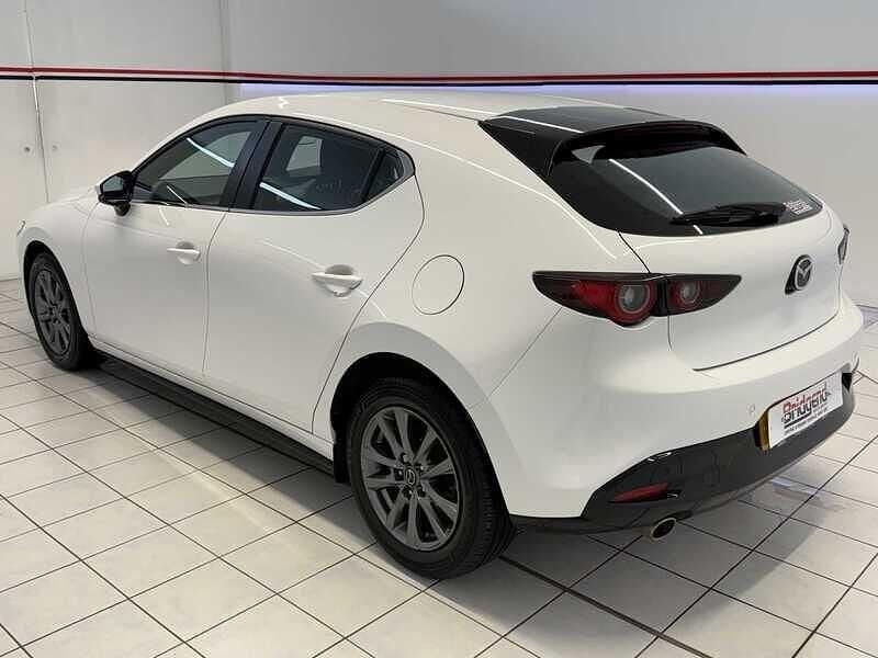 Begagnad Mazda 3 2022 Vit Halvkombi
