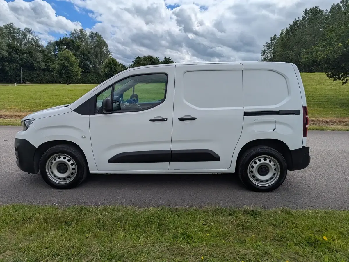 Used Peugeot Partner Premium 2023 White MPV