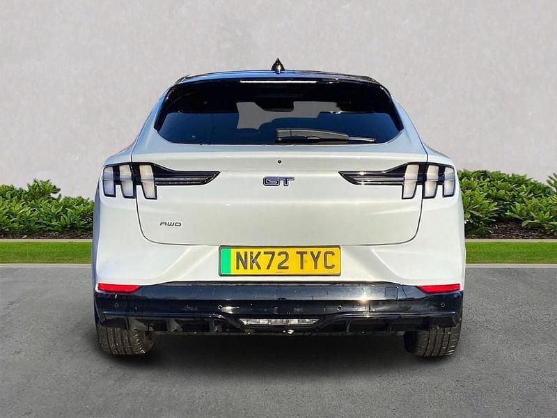 Used Ford Mustang GT 358 kW (487 HP) 2022 White Hatchback