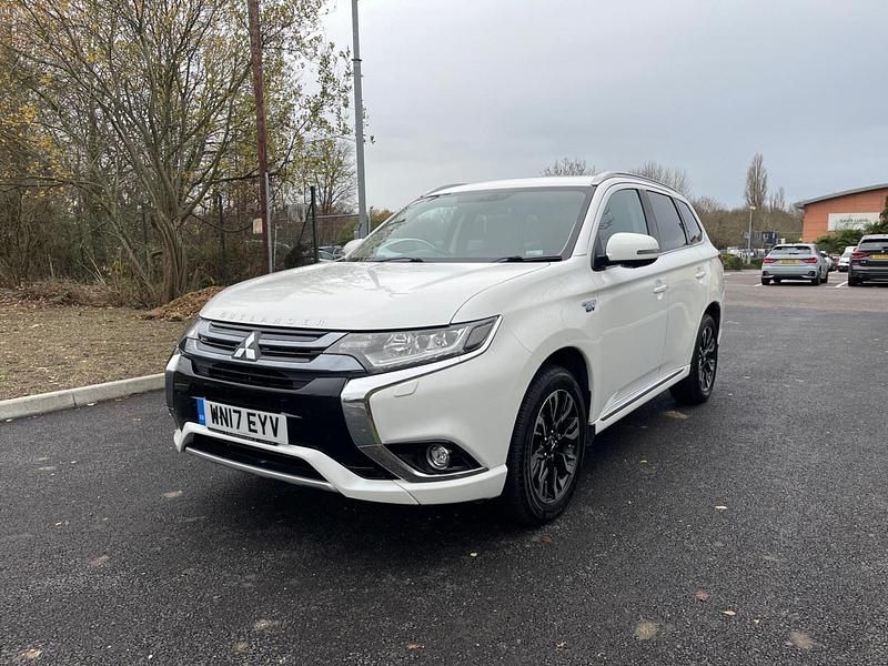 Used Mitsubishi Outlander P-HEV 2017 White Estate