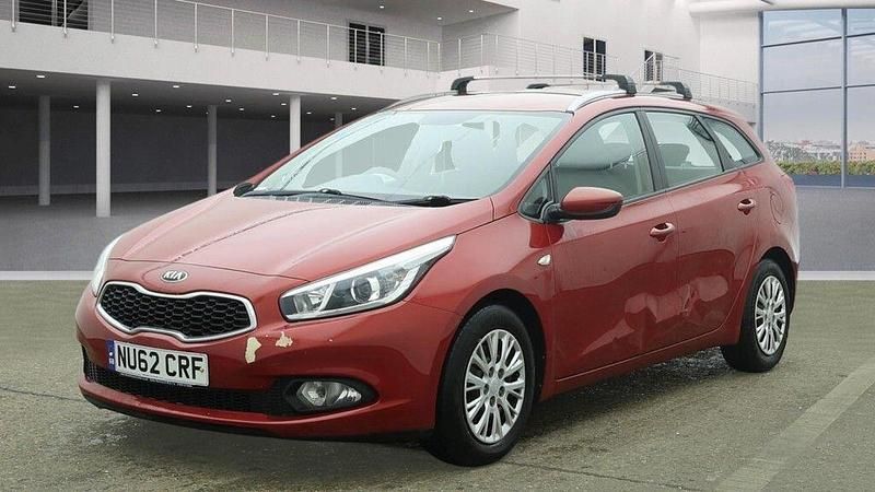 Used Kia Ceed 2013 Red Hatchback