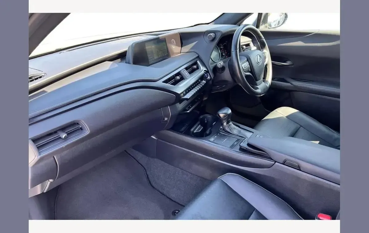 Used Lexus UX 250h 180 HP (132 kW) 2022 White SUV