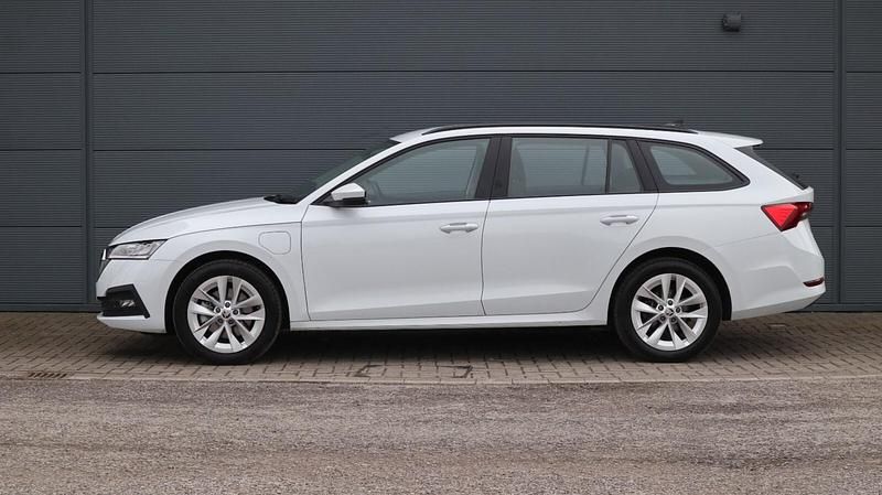 Used Skoda Octavia SE Technology 2024 White Estate