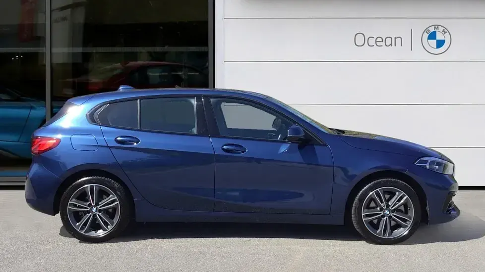 Used BMW 118 Sport Line 136 HP (100 kW) 2024 Phytonic blue metallic paint  Hatchback