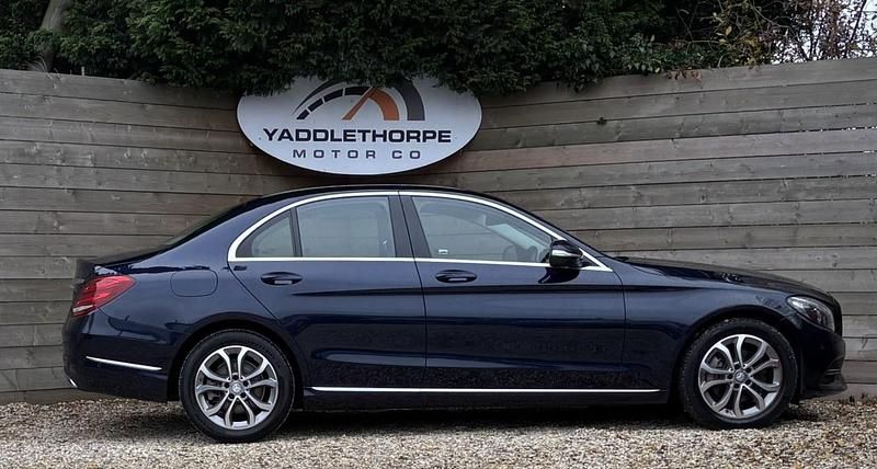 Used Mercedes C200 184 HP (135 kW) 2014 Blue Sedan