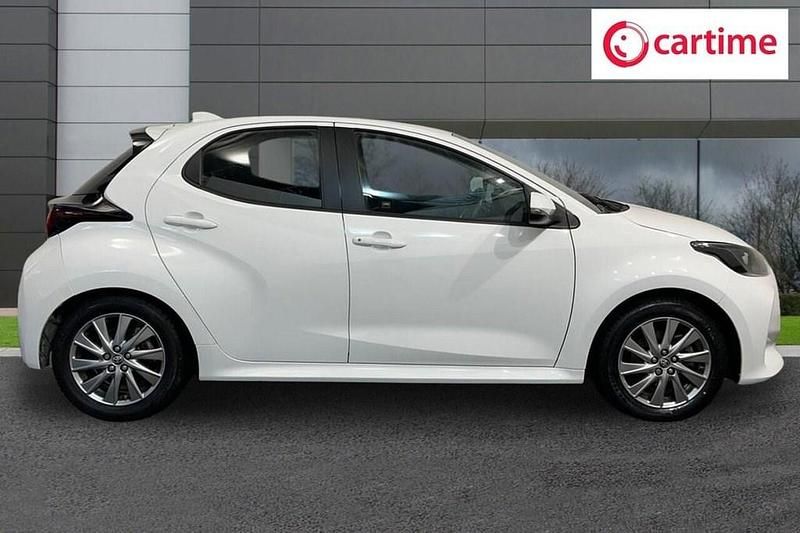 Used Toyota Yaris 116 HP (85 kW) 2023 White Hatchback