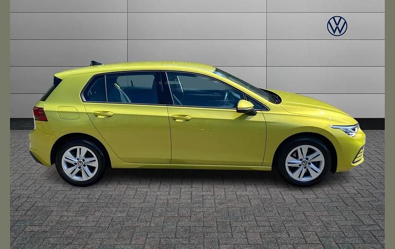Used VW Golf VIII Life 110 HP (80 kW) 2021 Yellow Hatchback