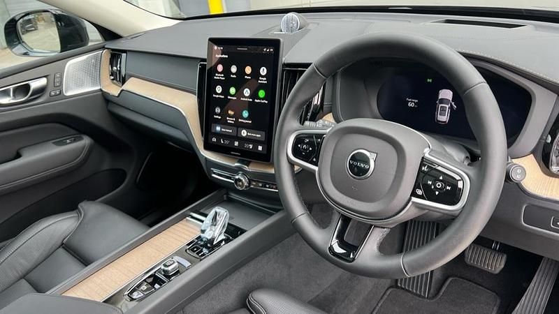 Used Volvo XC60 Ultra 250 HP (183 kW) 2025 Black SUV