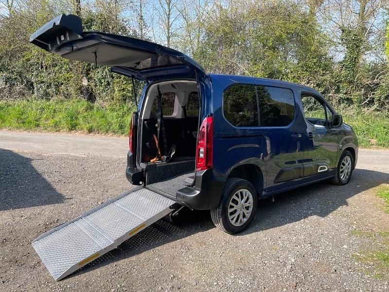 Blue Used 2020 Citroën Berlingo Feel MPV | £12,995 (Fair price) - Image 1/4