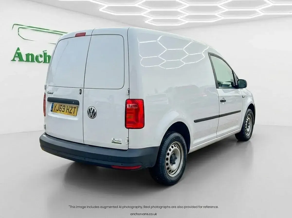 Usado VW Caddy Startline 102 HP (75 kW) 2019 Branco Monovolume