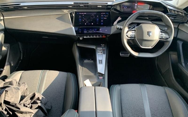 Used Peugeot 308 Allure Premium 131 HP (96 kW) 2023 White Hatchback