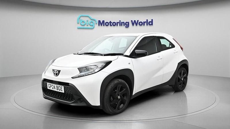 Used Toyota Aygo X PURE 72 HP (52 kW) 2024 White SUV