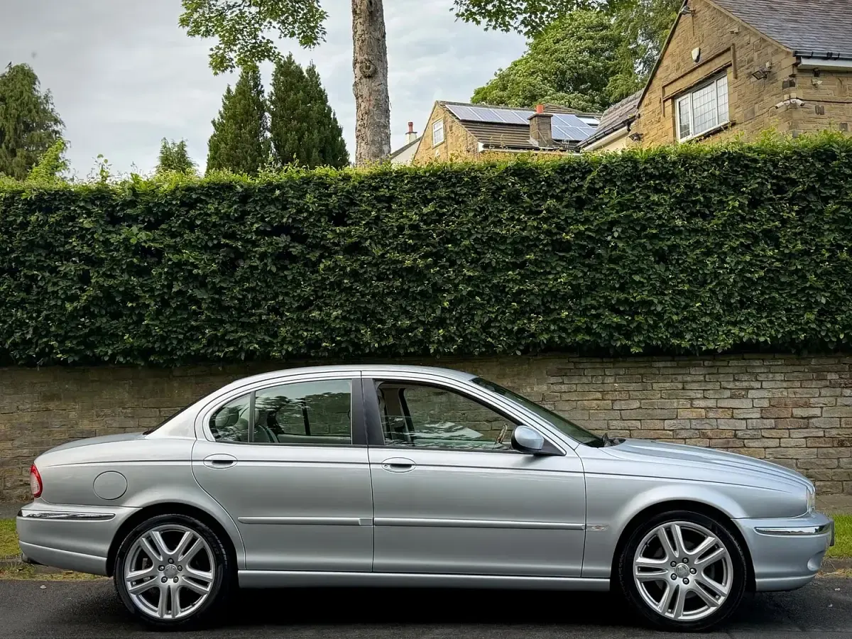 Used Jaguar X-type SE 155 HP (114 kW) 2006 Silver Sedan